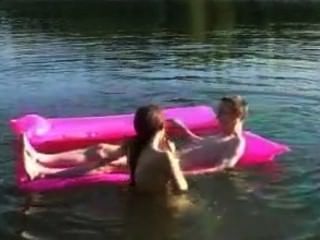 झील के किनारे रूसी किशोर सेक्स, भयानक लड़की!