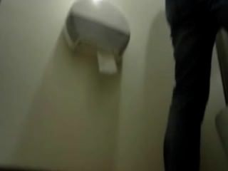 Serbian बाथरूम में पुरुष गधा