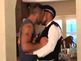 अंग्रेजी पुलिसकर्मी बकवास (लगभग पुरानी वीडियो है, लेकिन गर्म)