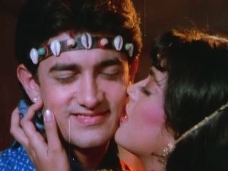 आमिर खान जूही एक हिक्की देता है - तुम मेरे हो - गरम चुंबन Scenes.mp4