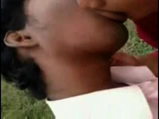 भारतीय - Gf भावुक चुंबन
