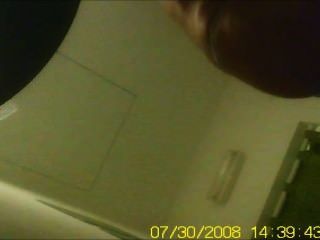 जासूस वाला कैमरा - एक स्पा पोशाक कमरे में लड़की स्ट्रिप्स